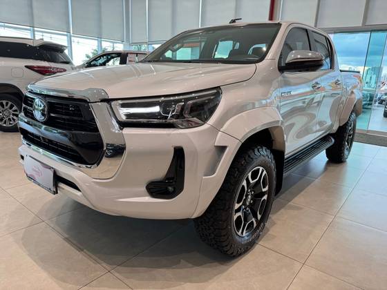 TOYOTA HILUX 2.8 D-4D TURBO DIESEL CD SRX PLUS 4X4 AUTOMÁTICO